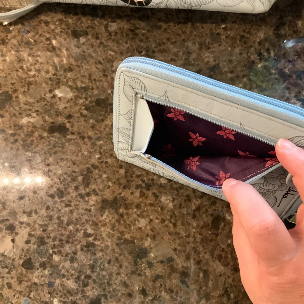 ANUSHKA HANDBAG - NWOT.   Butterflies… Cross body, bag with matching wallet…. - Picture 8 of 8